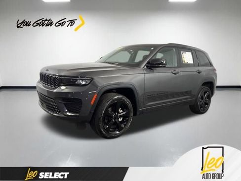 Used 2024 Jeep Grand Cherokee Altitude AWD/4WD image 1