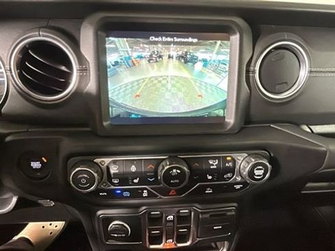 Used 2023 Jeep Wrangler Unlimited Sahara w/ Cold Weather Group AWD/4WD image 24