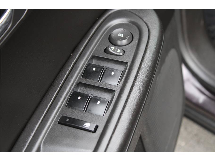 Used 2015 Chevrolet Traverse LT w/ Style and Technology Package FWD image 15