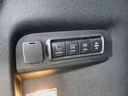 Used 2018 Ford Explorer Platinum image 21