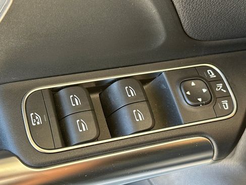 Certified 2023 Mercedes-Benz GLA 250 w/ Premium Package image 12