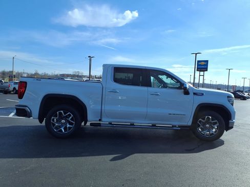 Used 2022 GMC Sierra 1500 SLT image 34