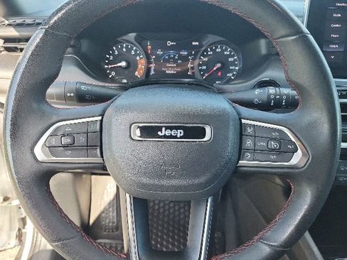 Used 2025 Jeep Compass Trailhawk AWD/4WD image 39