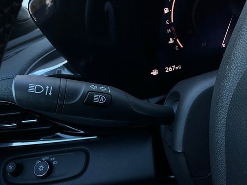 Used 2025 Buick Envista Sport Touring image 35