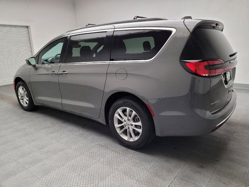 Used 2022 Chrysler Pacifica Touring AWD/4WD image 3