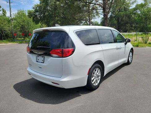Used 2023 Chrysler Voyager LX FWD image 2