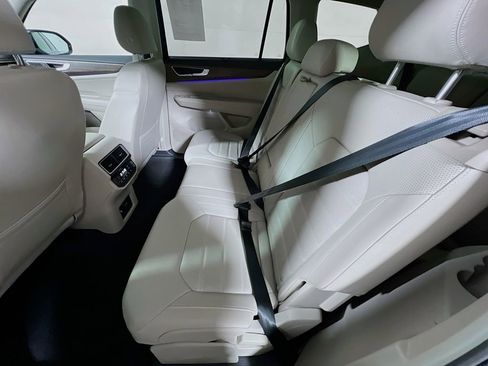 Used 2025 Volkswagen Atlas SEL AWD/4WD image 23