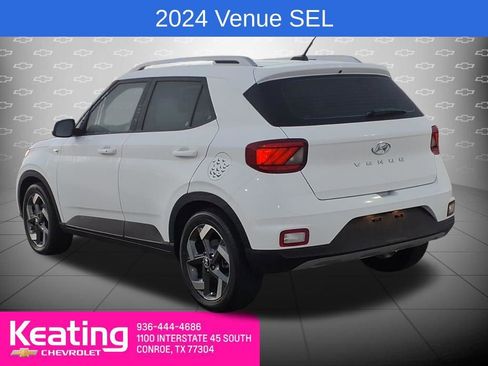 Used 2024 Hyundai Venue SEL image 2