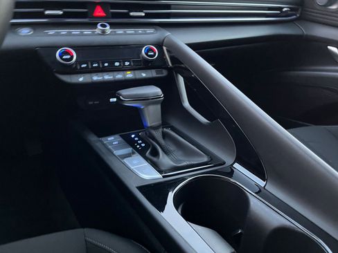 Used 2025 Hyundai Elantra SEL image 41