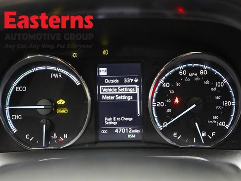 Used 2018 Toyota RAV4 SE image 18