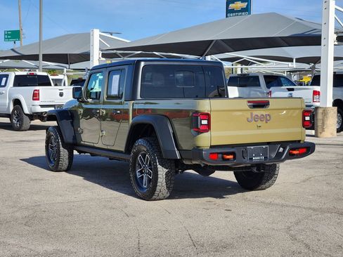 Used 2025 Jeep Gladiator Mojave w/ Convenience Group AWD/4WD image 7