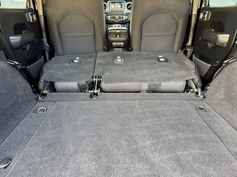 Used 2021 Jeep Wrangler Unlimited Sport image 17