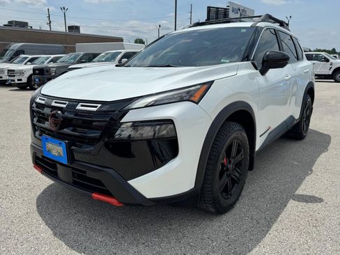 Used 2025 Nissan Rogue SV w/ Rock Creek Premium Package AWD/4WD image 8