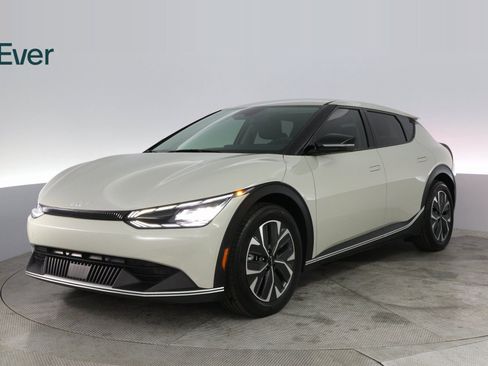 Used 2024 Kia EV6 Light image 2