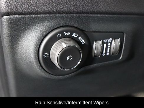 Used 2018 Jeep Compass Limited w/ Navigation Group AWD/4WD image 22