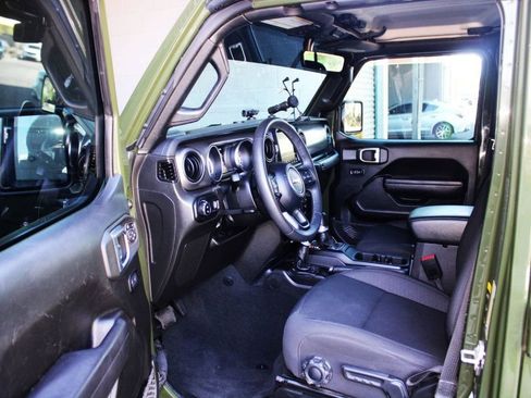 Used 2023 Jeep Gladiator Sport AWD/4WD image 39