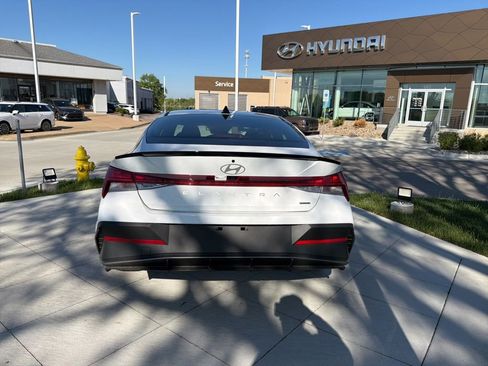 New 2025 Hyundai Elantra SEL FWD image 4