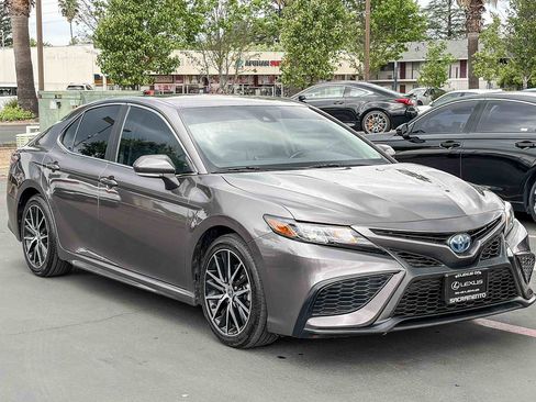 Used 2022 Toyota Camry SE image 5