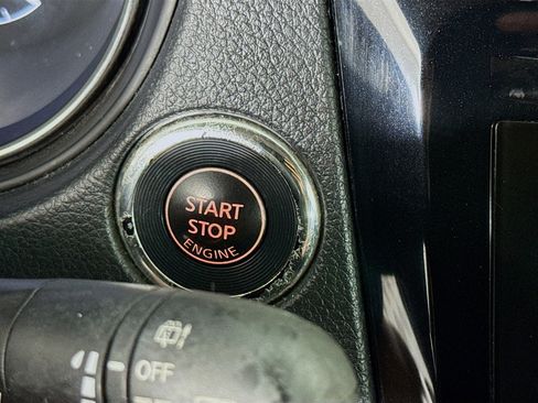 Used 2017 Nissan Rogue SV FWD image 20