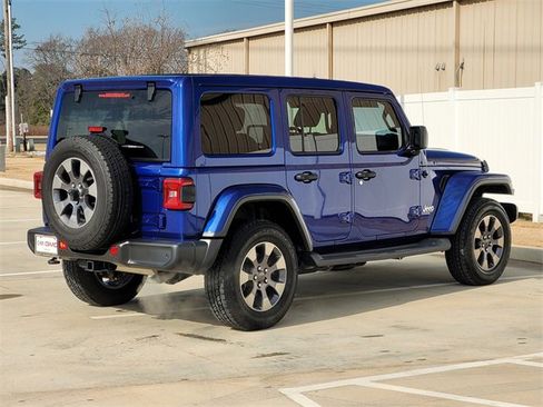 Used 2019 Jeep Wrangler Unlimited Sahara image 4