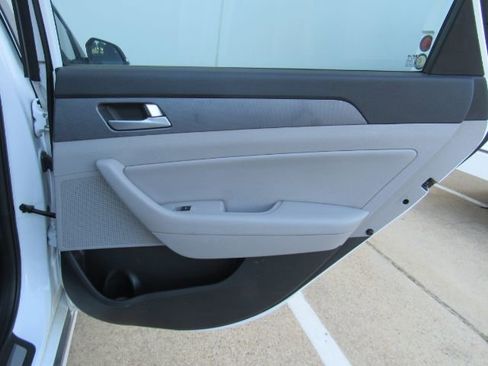 Used 2017 Hyundai Sonata Plug-In Hybrid image 22