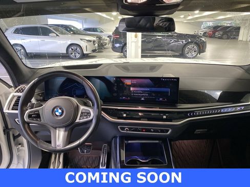 Used 2023 BMW X7 xDrive40i w/ M Sport Package image 9