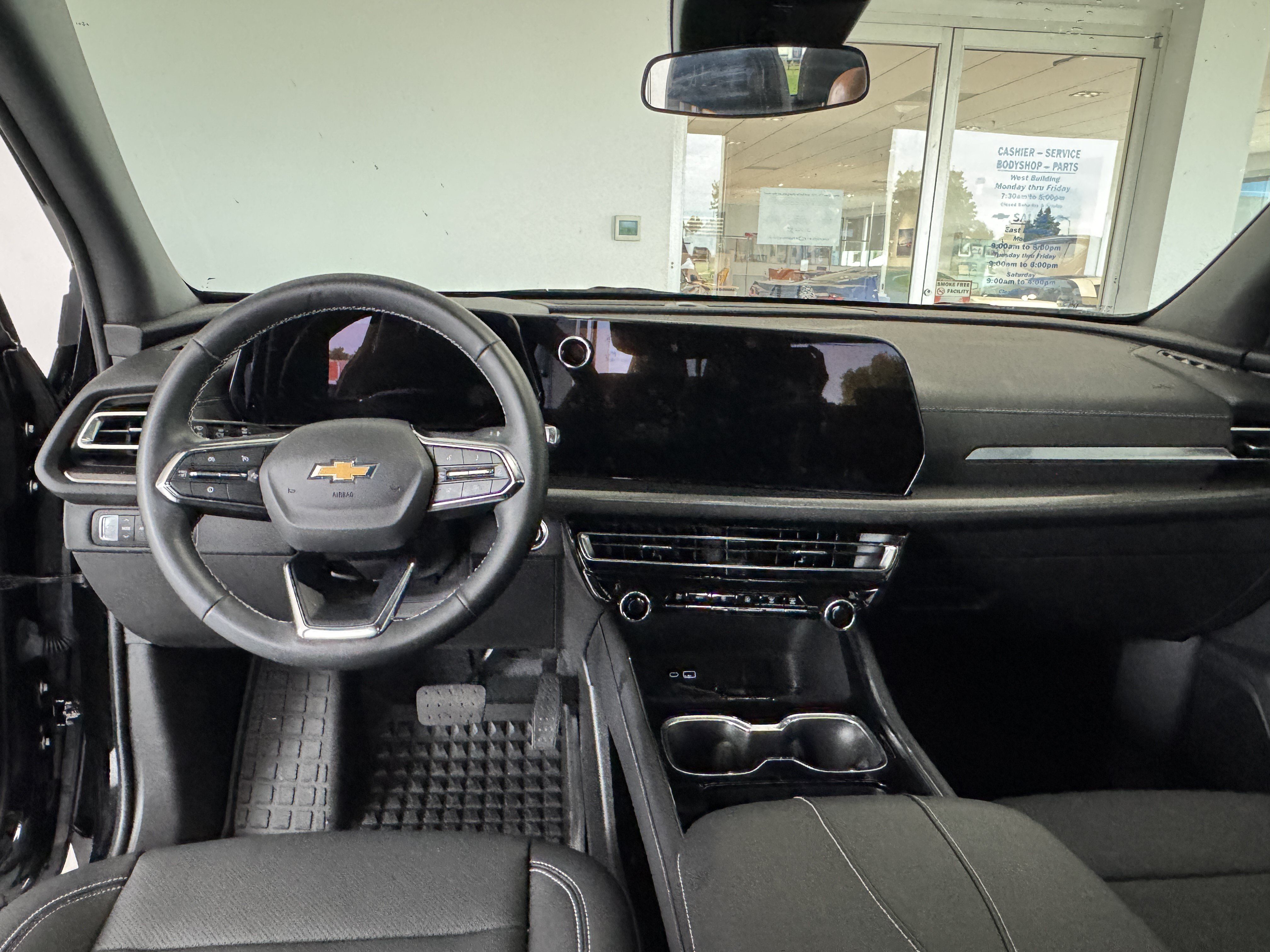 Used 2026 Chevrolet Traverse LT AWD/4WD image 3