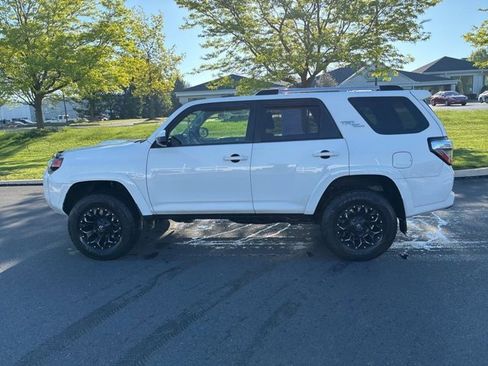 Certified 2017 Toyota 4Runner TRD Off-Road AWD/4WD image 12