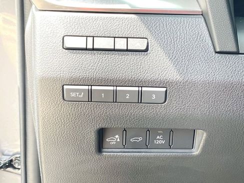 Used 2024 Lexus GX 550 w/ Accessory Package (Z1) AWD/4WD image 18