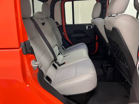Used 2023 Jeep Gladiator Mojave w/ Cold Weather Group image 17
