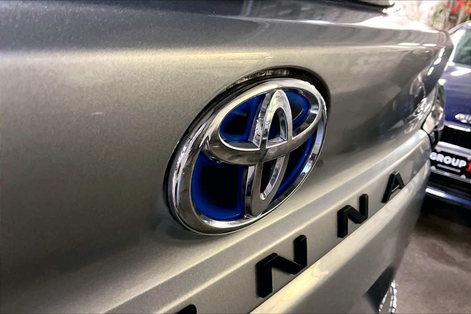 Certified 2024 Toyota Sienna LE FWD image 29