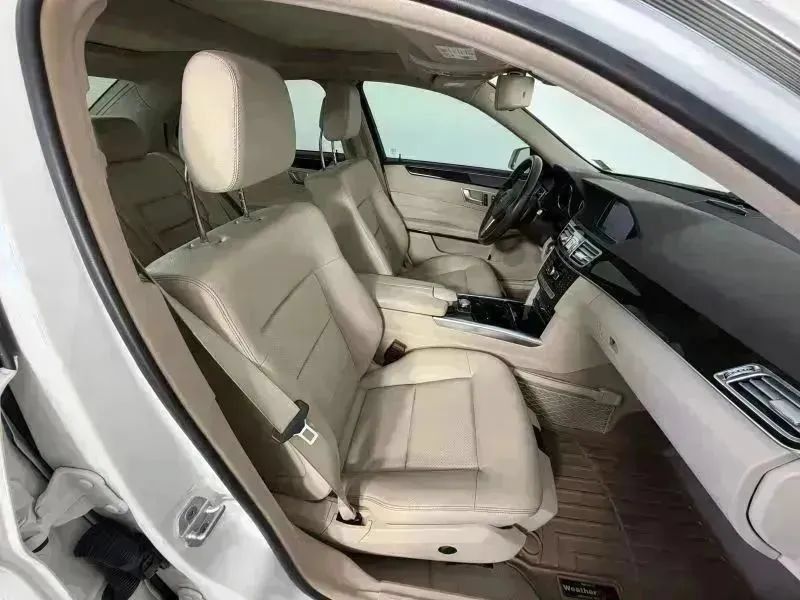Used 2014 Mercedes-Benz E 250 BlueTEC 4MATIC Sedan image 20