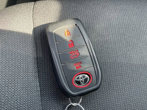 Used 2024 Toyota Corolla SE image 30