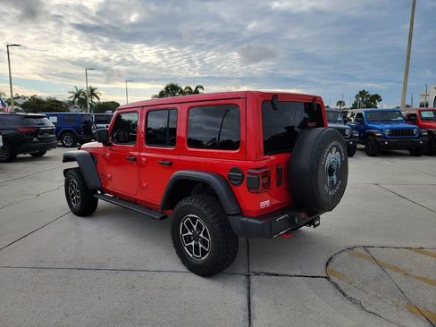 Used 2025 Jeep Wrangler Unlimited Rubicon w/ Convenience Group AWD/4WD image 3