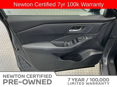 Used 2025 Nissan Rogue SV FWD image 38