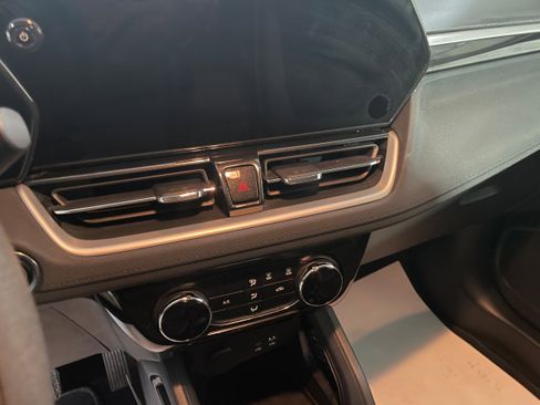 Used 2025 Chevrolet TrailBlazer LT image 13