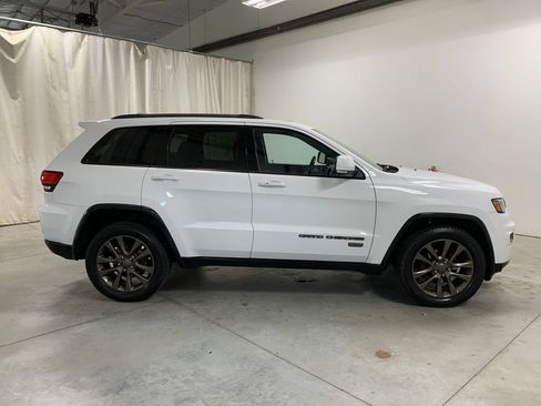Used 2016 Jeep Grand Cherokee Limited 75th Anniversary AWD/4WD image 12
