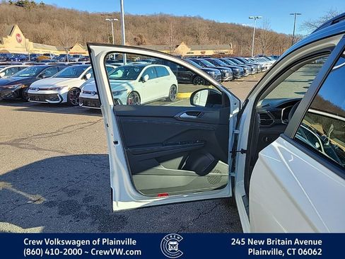 New 2026 Volkswagen Taos SE image 37