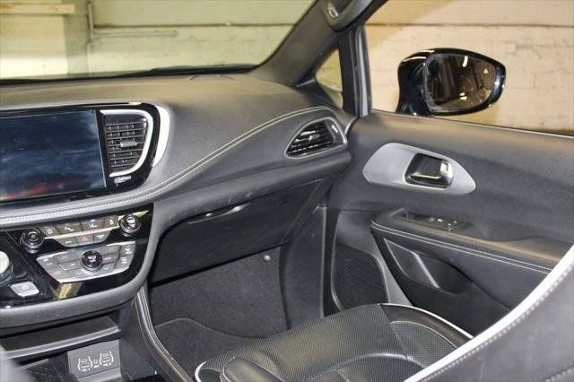 Certified 2025 Chrysler Pacifica Limited FWD image 36