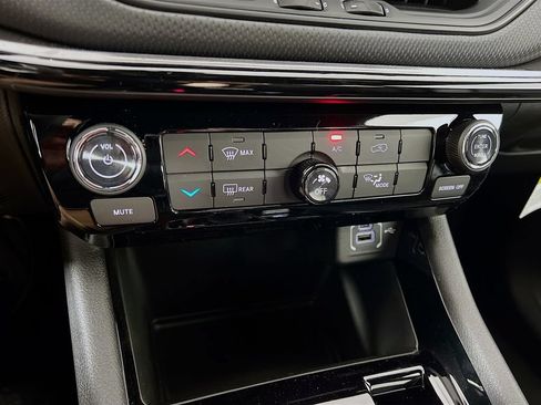 New 2026 Jeep Compass Latitude AWD/4WD image 15
