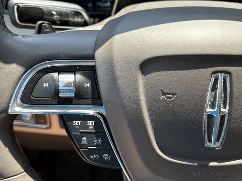 Used 2022 Lincoln Navigator Reserve RWD image 17