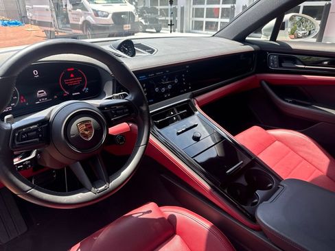 Used 2025 Porsche Panamera RWD image 12