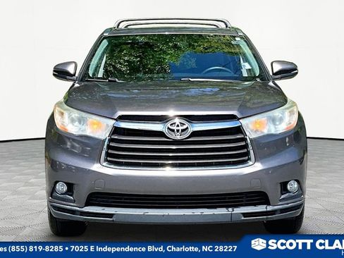Used 2014 Toyota Highlander XLE image 2