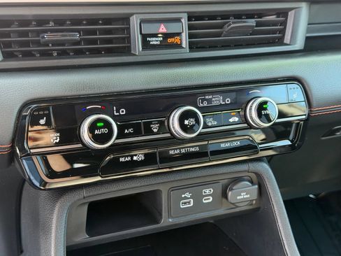 Used 2024 Honda Pilot TrailSport image 23