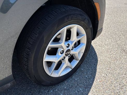 Used 2025 Kia Soul LX w/ LX Technology Package FWD image 28