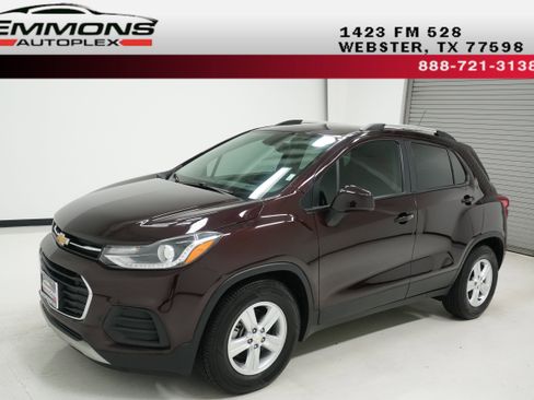 Used 2022 Chevrolet Trax LT w/ LPO, Cargo Package image 1