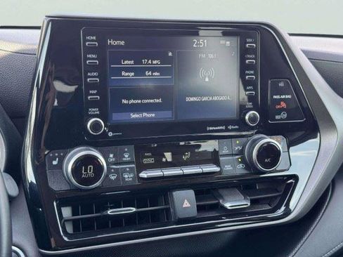 Used 2021 Toyota Highlander XLE AWD/4WD image 31