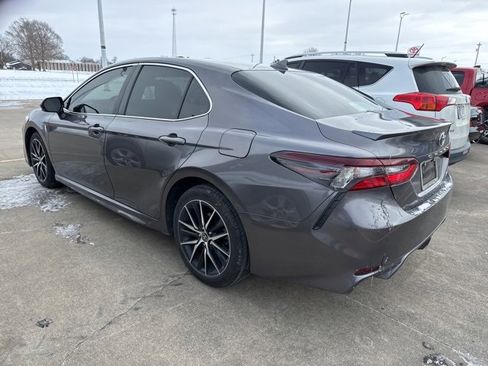 Used 2023 Toyota Camry SE image 6