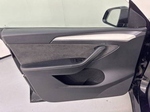 Used 2022 Tesla Model Y Performance image 42