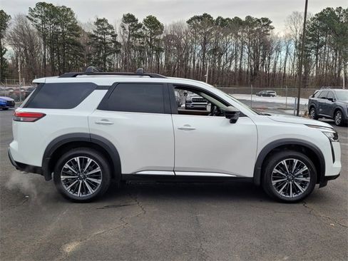 New 2026 Nissan Pathfinder Platinum image 2